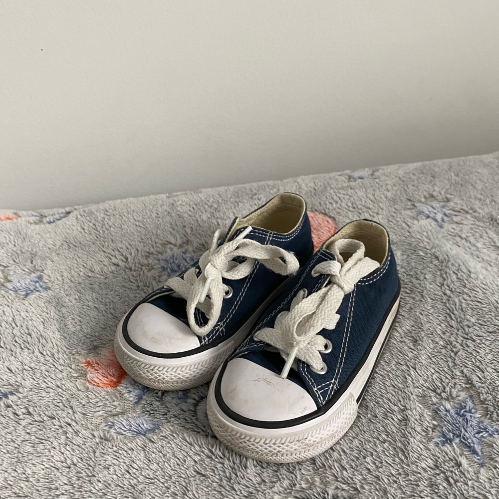 Toddler navy blue converse